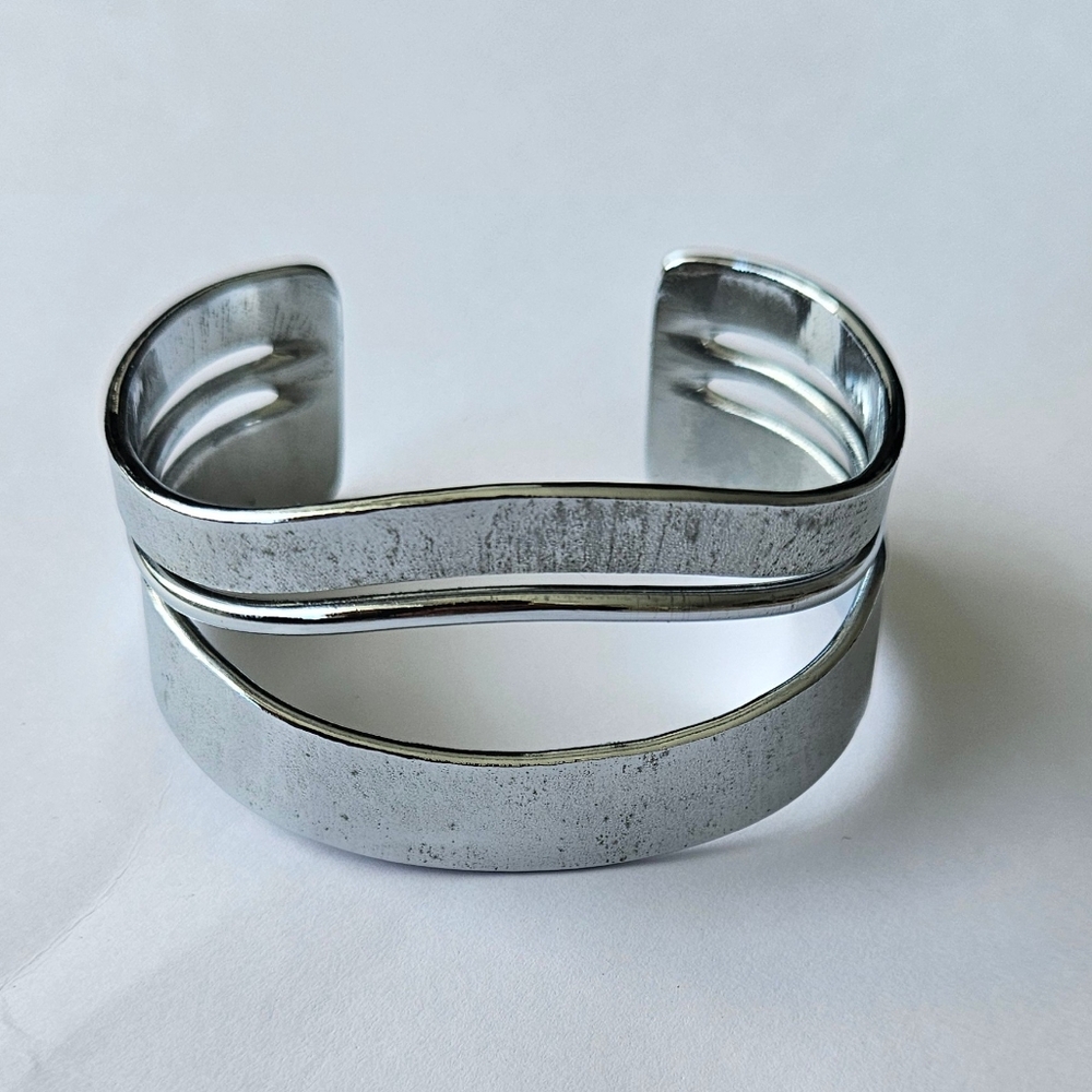 Cuff - Picture 3 of 6
